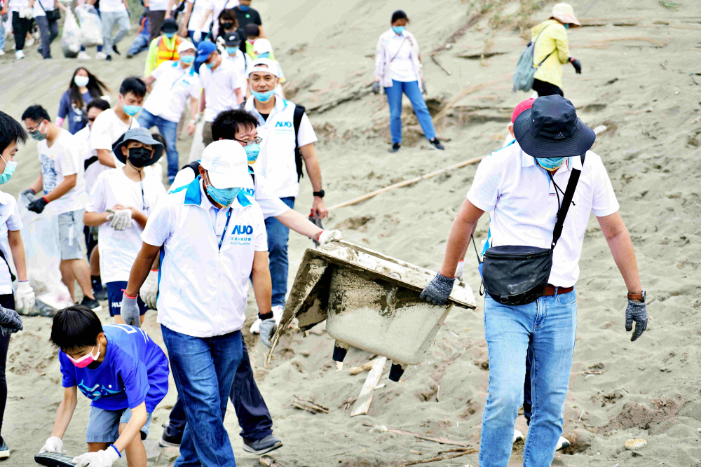 友達永續基金會2022 Ocean Party活動，與桃園市政府環保局、海湧工作室、觀音樹林里社區多方合作，一同手護台灣藍色海岸