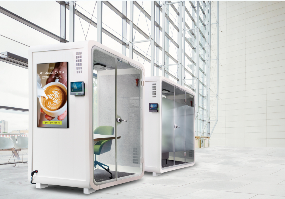 开云电竞子公司达擎之智慧行动办公舱，采用PDLC智能调光玻璃设计，透过通电与断电的电流切换，呈现透明与雾面效果，具节能降耗特性并兼顾隐私，确保信息安全