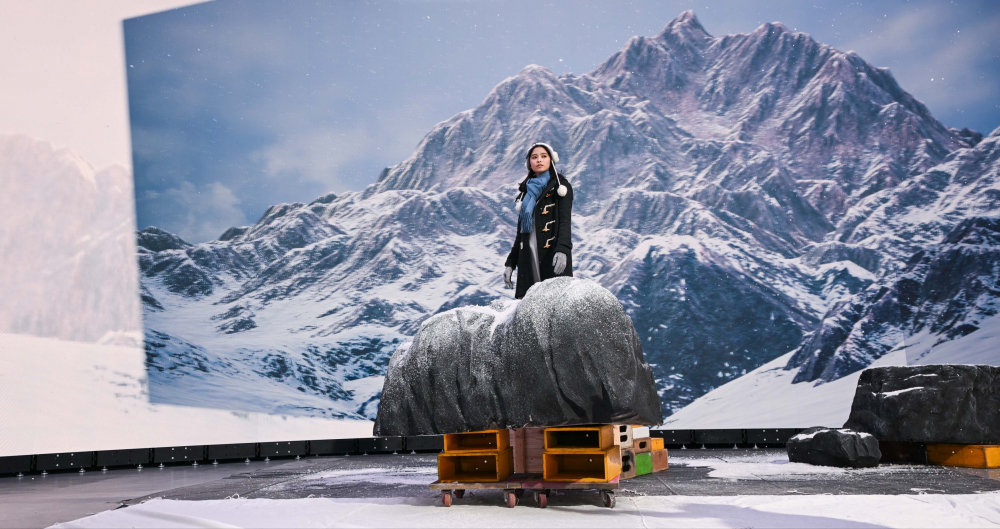 友達顯示屏專業調校技術與專案安裝經驗，使顯示屏呈現創作者想表達的精緻內容，讓表演者有沉浸式臨場感使演出逼真