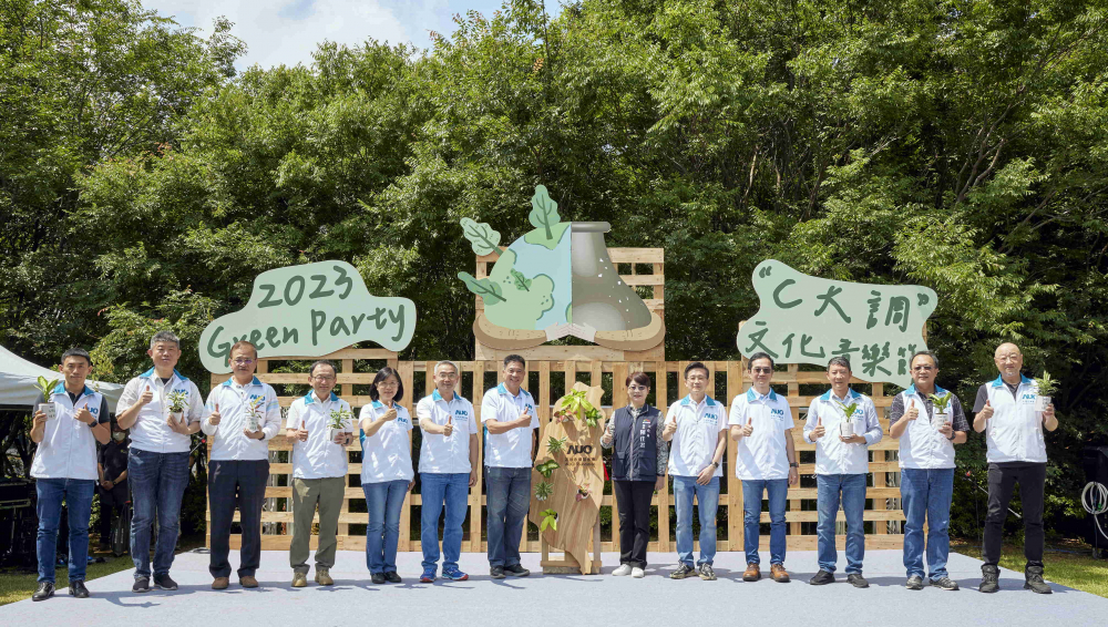 友達光電攜手供應商夥伴及台中市政府，共同倡議及推廣加樹減塑、節能減碳的淨零綠生活