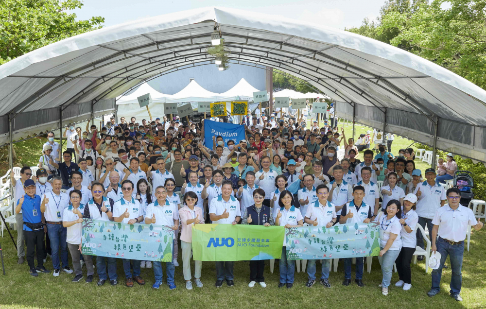 友達永續基金會號召企業志工、在地鄰里、產官學和供應商夥伴齊聚一堂，攜手植樹護樹，以行動實踐對環境友善的承諾
