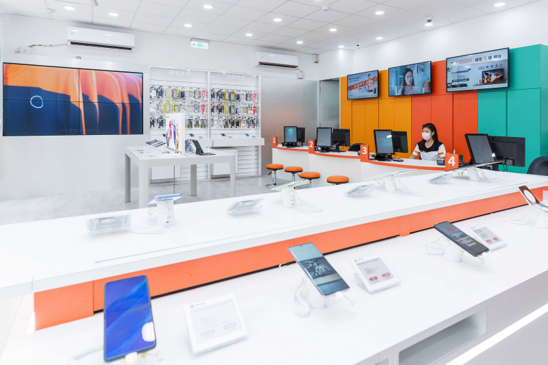 創利空間智慧零售軟硬整合方案，協助台灣大哥大門市完成數位內容行銷系統的佈建，打造全新世代的數位服務據點