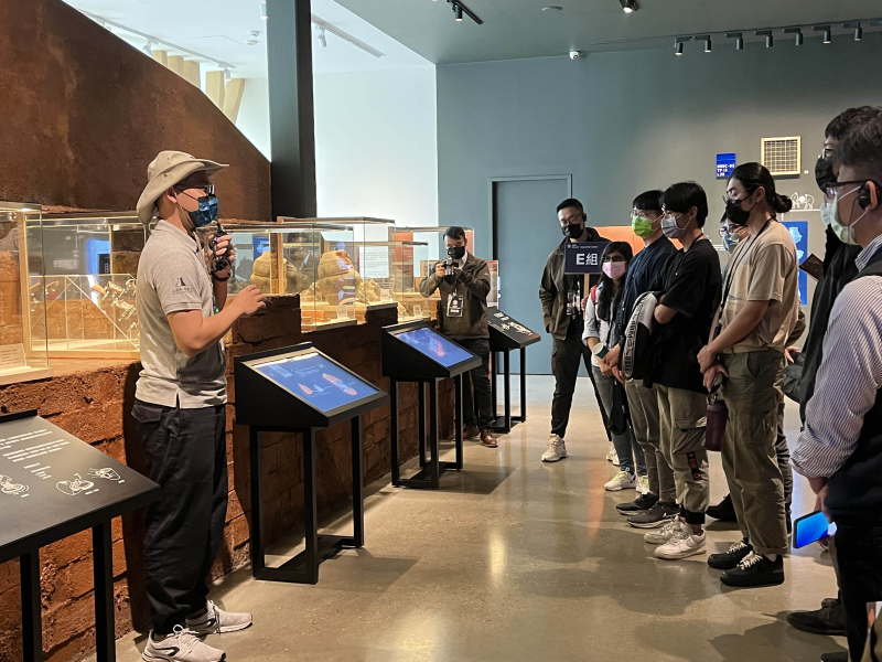 友達招募員工為文化志工，擔任文化館導覽大使，積極推廣文資保存、文史教育