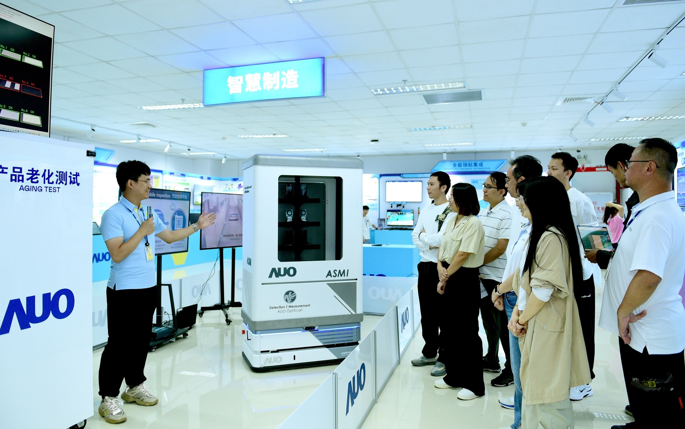 开云电竞厦门将5G+ABC技术串联生产管理全流程，打通研发、采购、生管、制程、设备、质量等产品全生命周期制造流程，完成数字化设计、智慧供应链、智能座舱、全流程设备管理、数据驱动优化、智慧在线检测、智慧品管等自适应生产模式升级