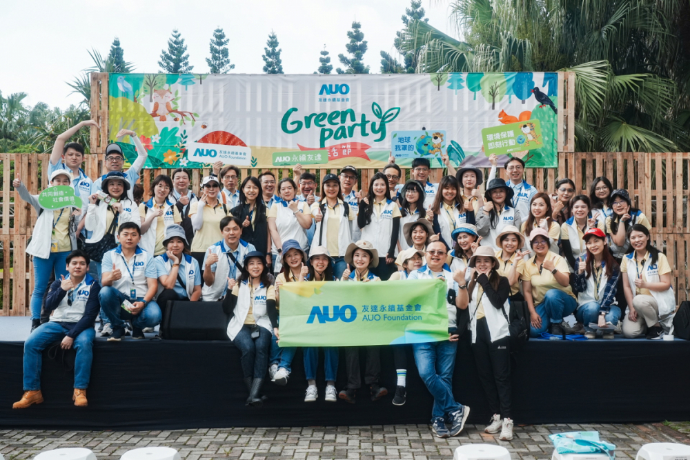 友達積極推動低碳轉型、節能減碳與減塑行動，落實環境承諾與社會責任，榮獲「台灣百大永續典範企業獎」