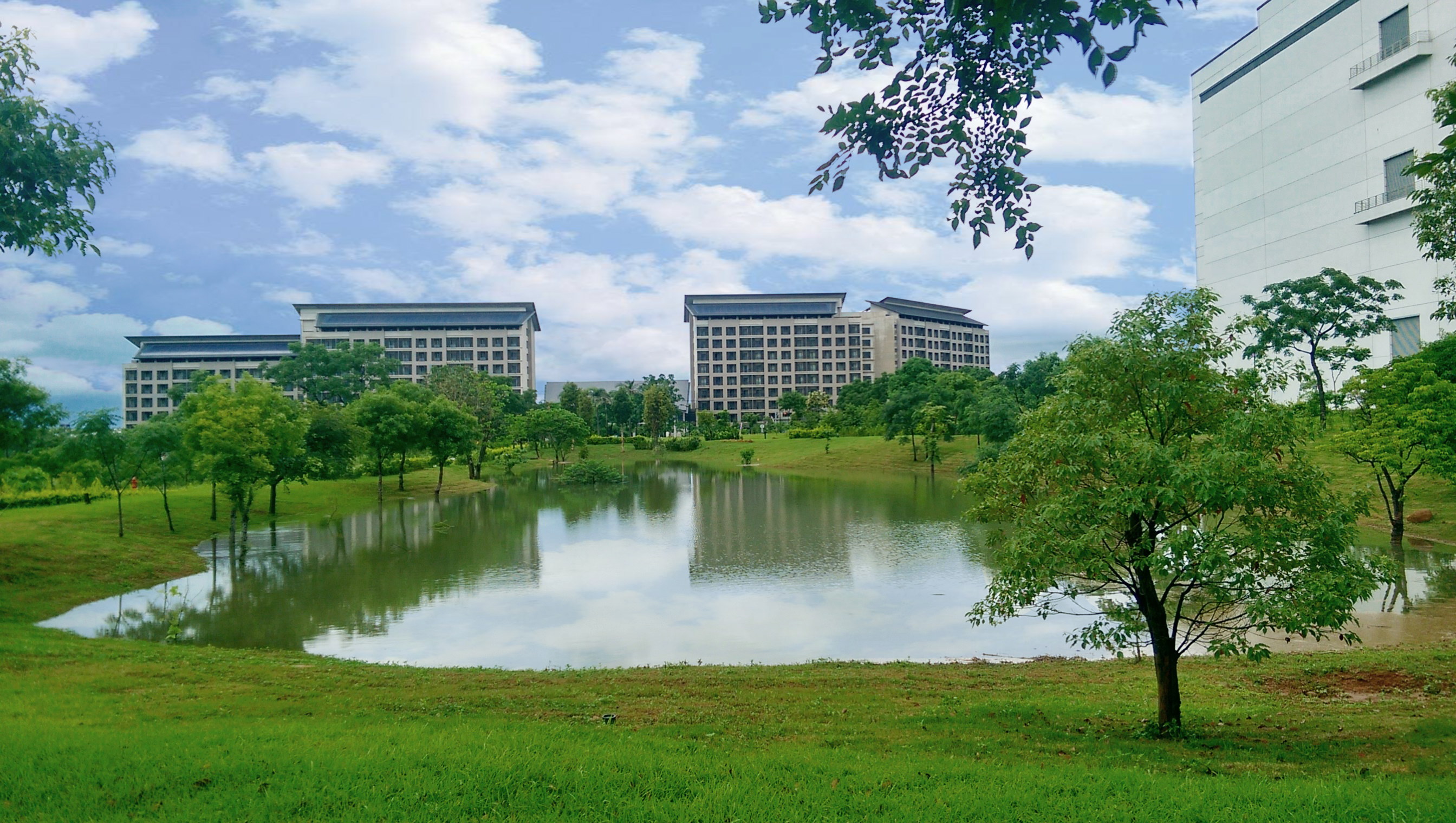 友達在氣候變遷與水安全兩大主題，獲CDP雙A全球領導級肯定。在氣候變遷面，友達重視營運廠區自然共生，透過TNFD國際框架制定自然衝擊相關的調適與減緩策略，強化企業氣候韌性